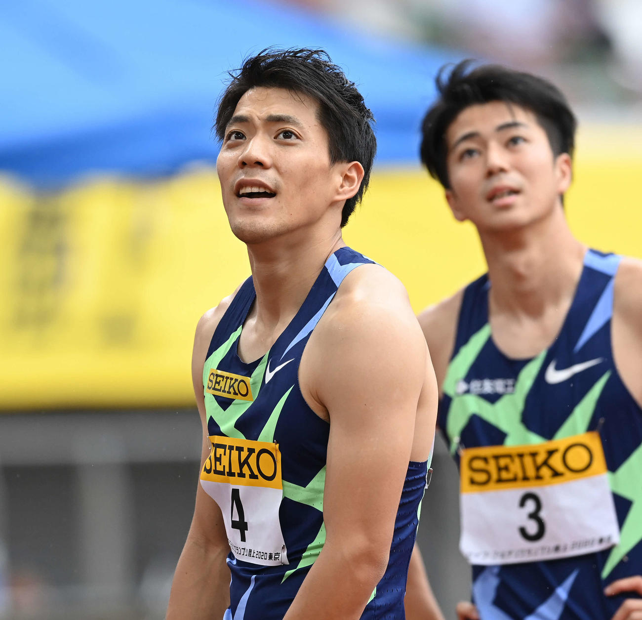 男子100メートルで予選落ちした山県（左）（撮影・鈴木みどり）