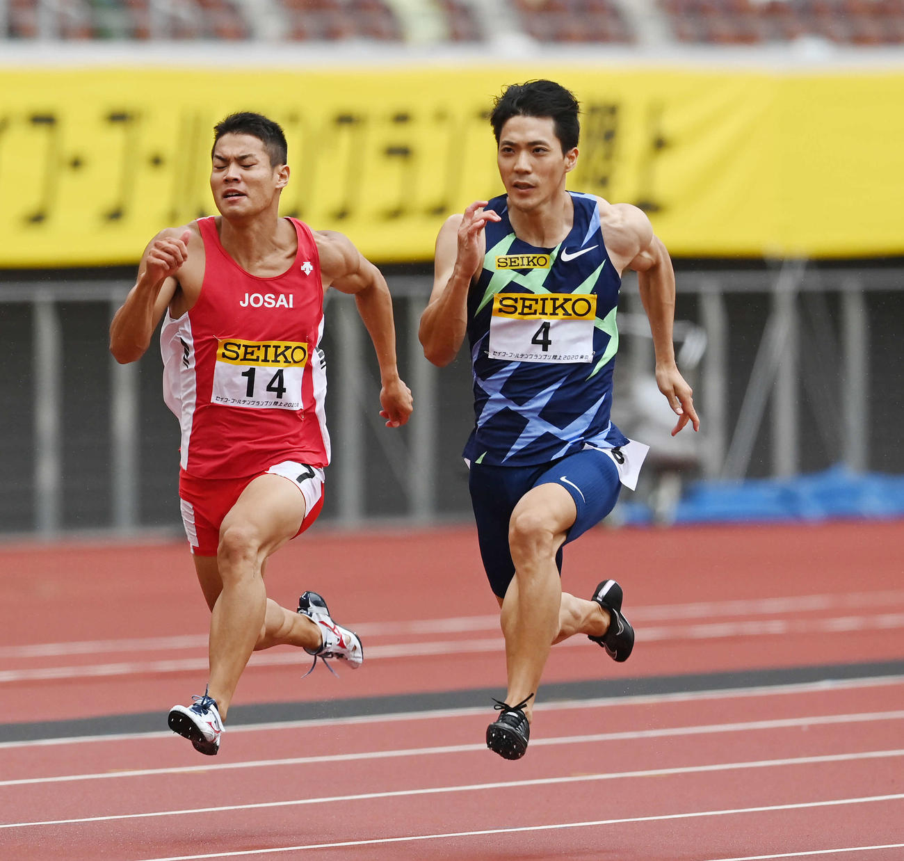 男子100メートルで予選落ちした山県（右）（撮影・鈴木みどり）