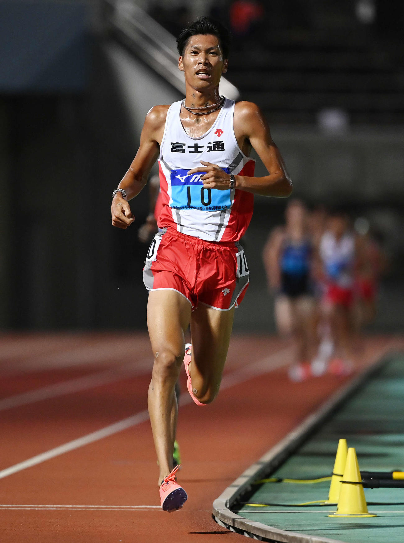 男子5000メートルで日本人1位の坂東（撮影・鈴木みどり）