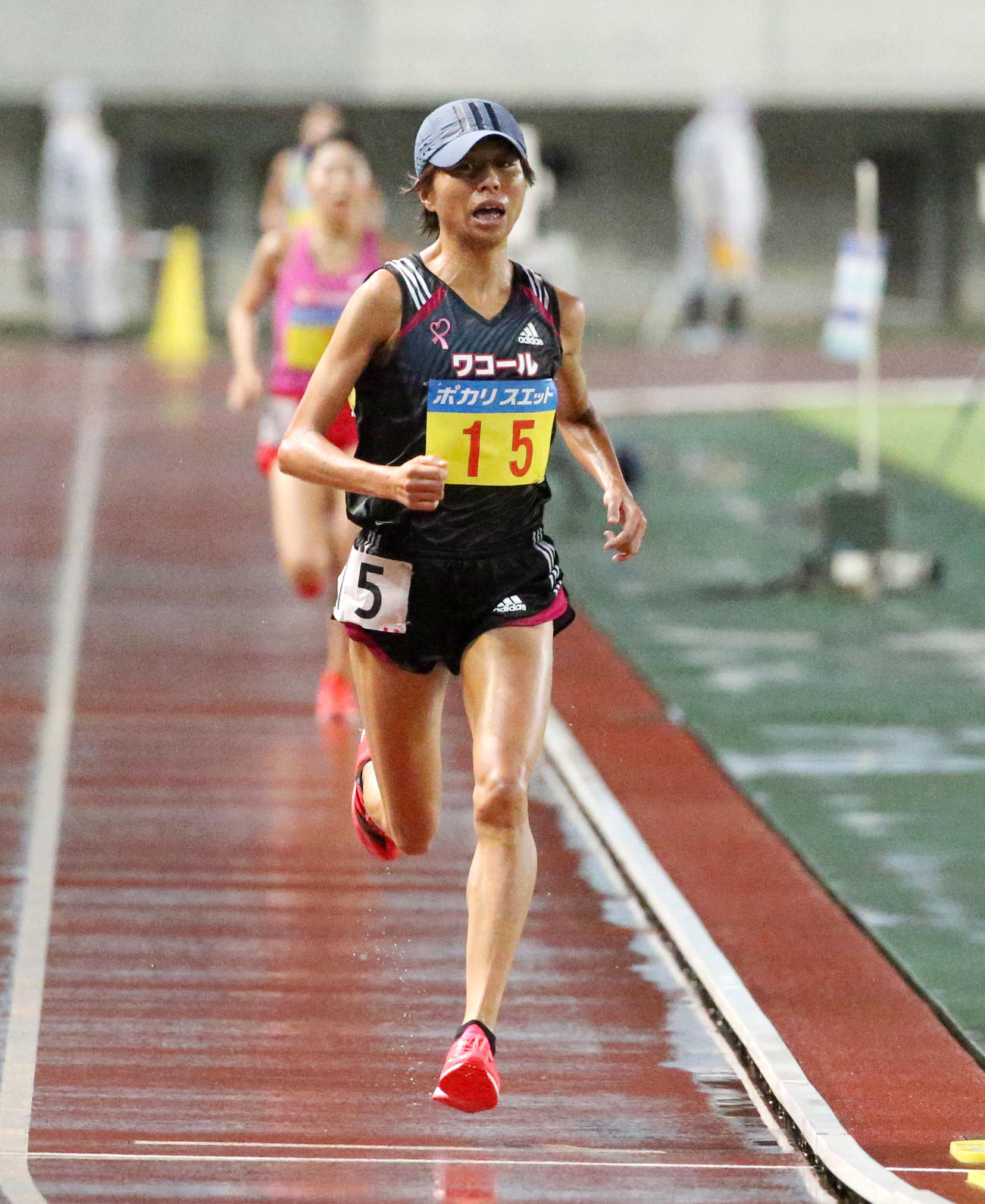 女子1万メートル決勝　福士加代子は3着でゴールする（撮影・上山淳一）