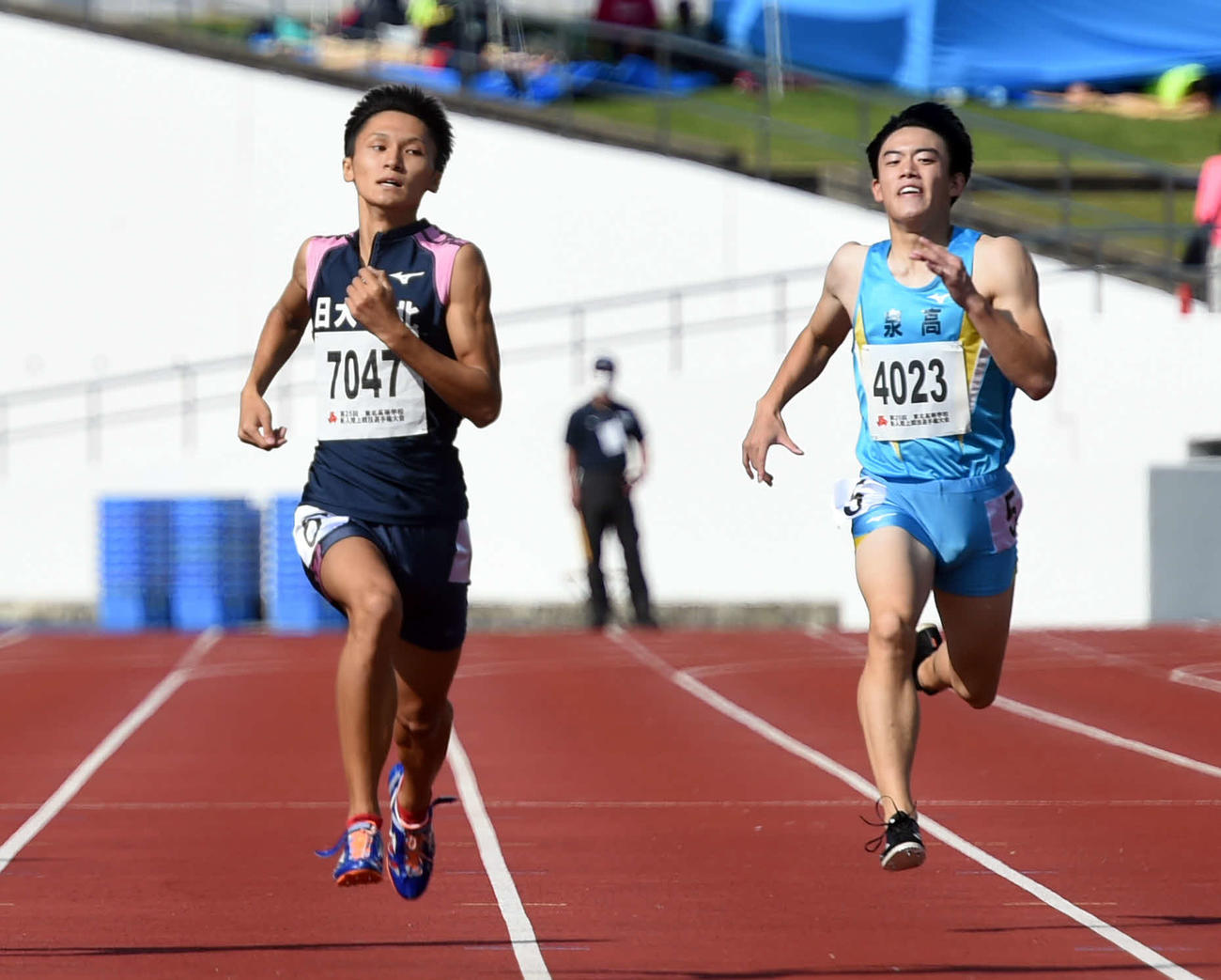 男子400メートルで優勝した日大東北・町田（左）（撮影・相沢孔志）
