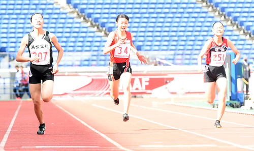 秋田泉中 三浦夏恋が６位初入賞 楽しく走れた 陸上 日刊スポーツ