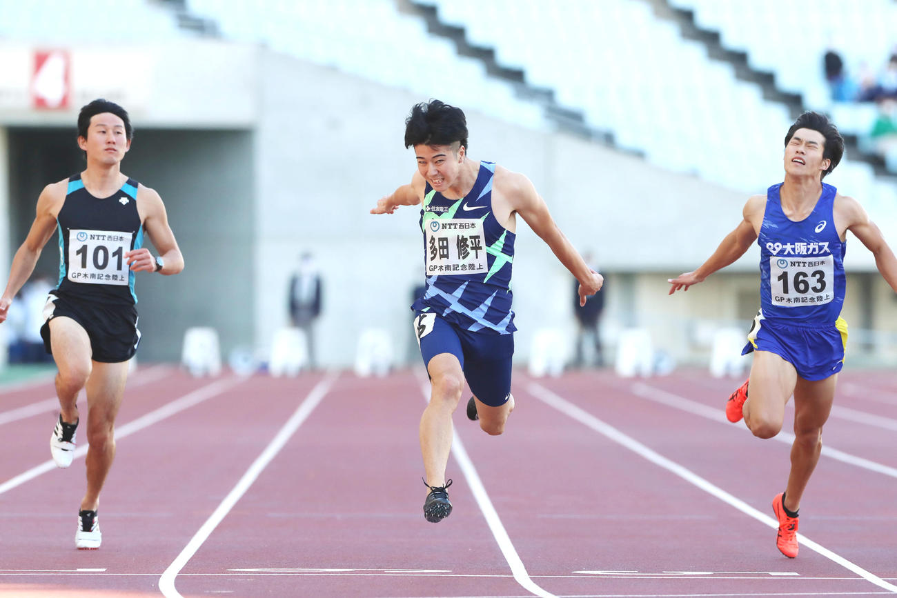 男子100メートル決勝　今季初優勝を飾った多田（撮影・加藤哉）