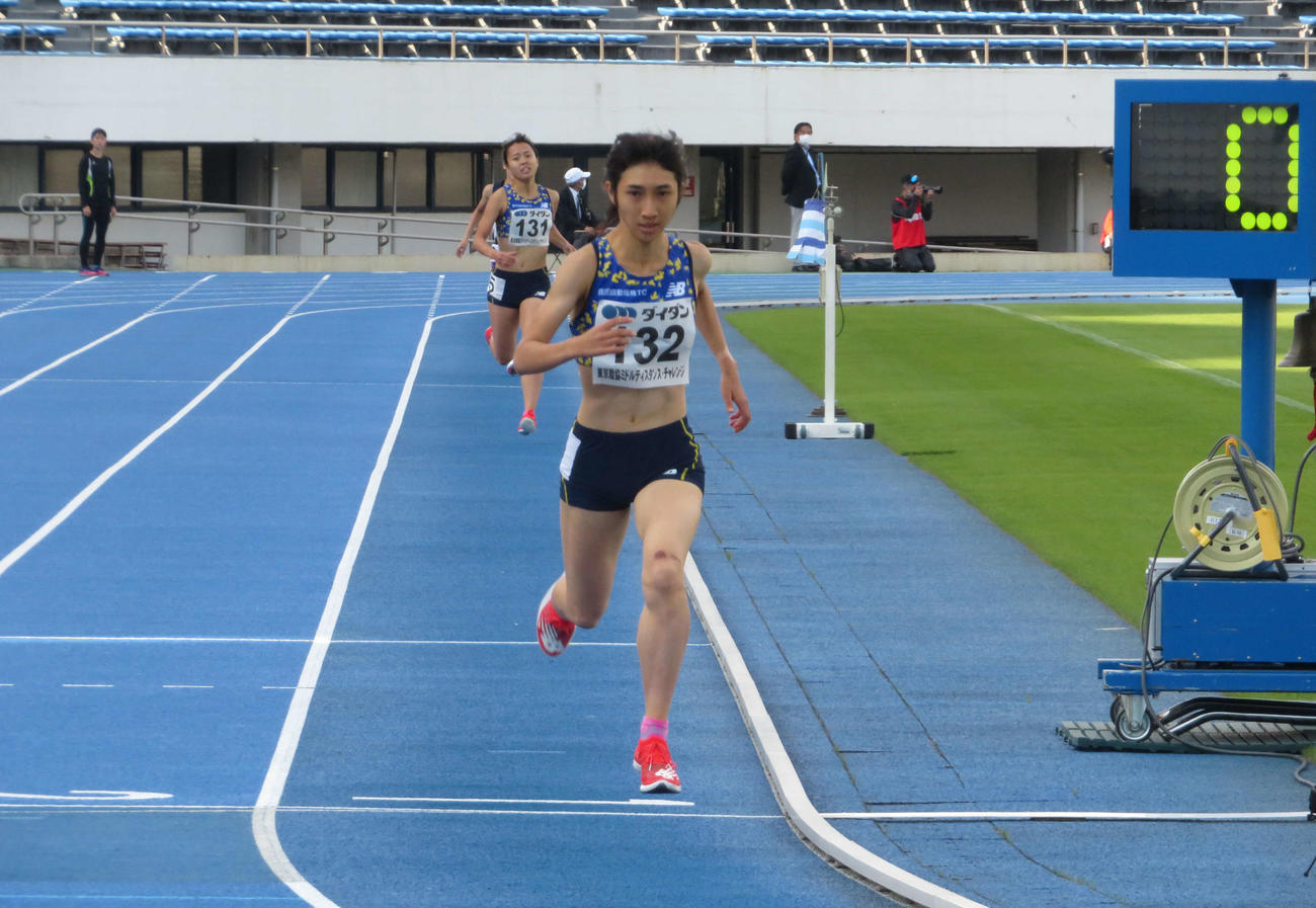 女子1500メートルをトップでフィニッシュした田中希実（撮影・上田悠太）