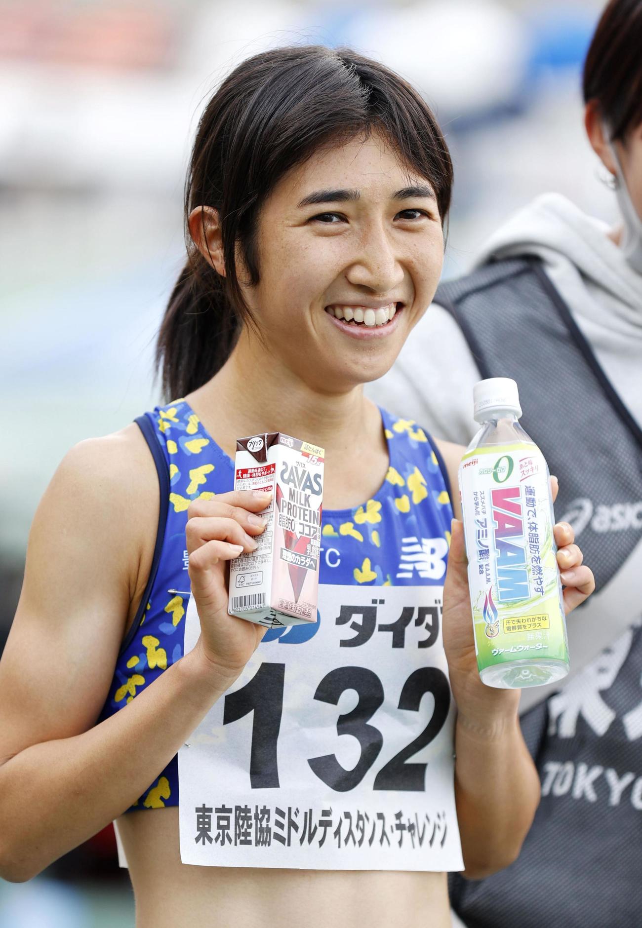 女子1500メートルで快勝し、笑顔を見せる田中希実（共同）