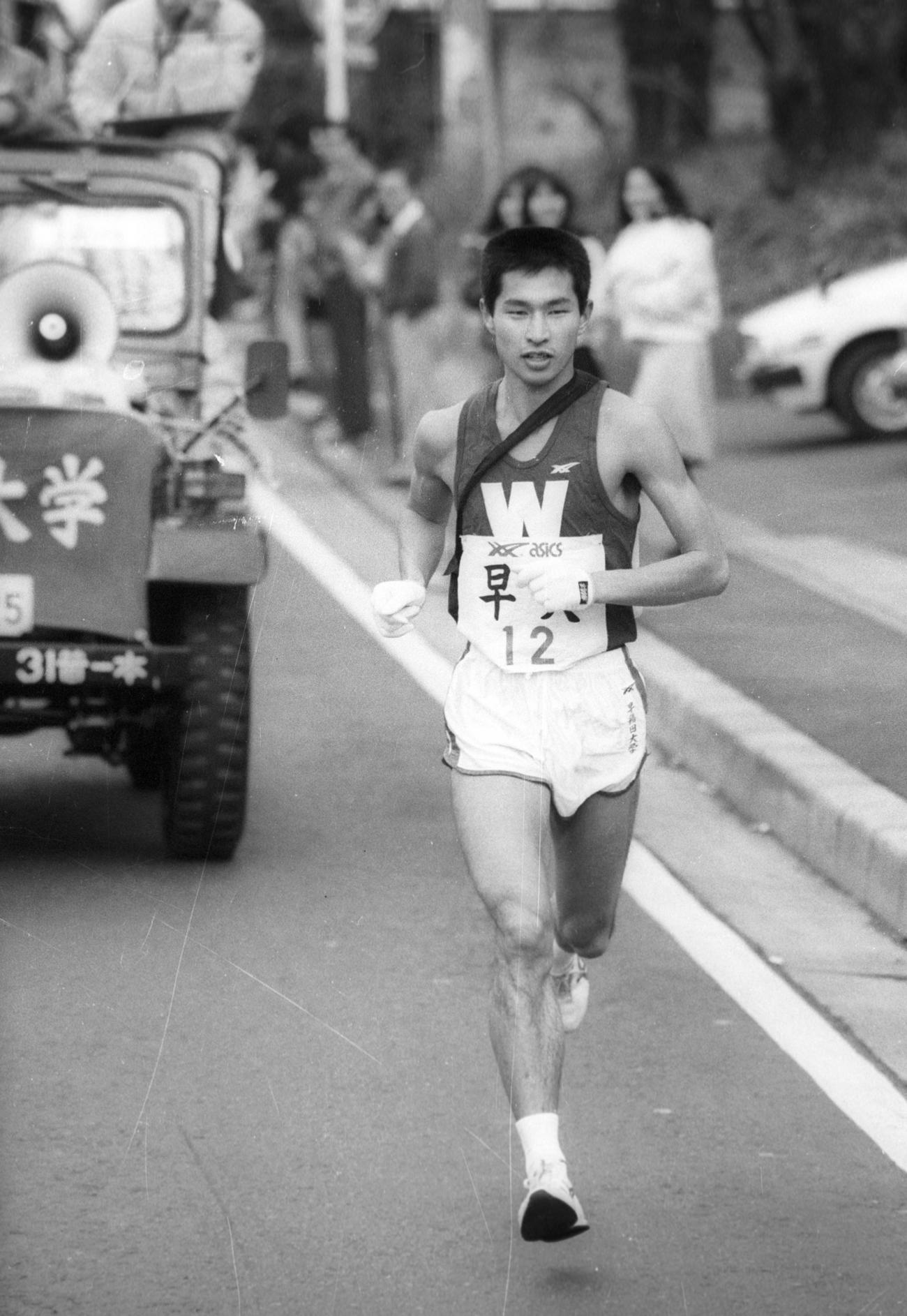 往路3区　トップを死守する早大・高橋昇（4年、区間4位）＝1984年1月2日