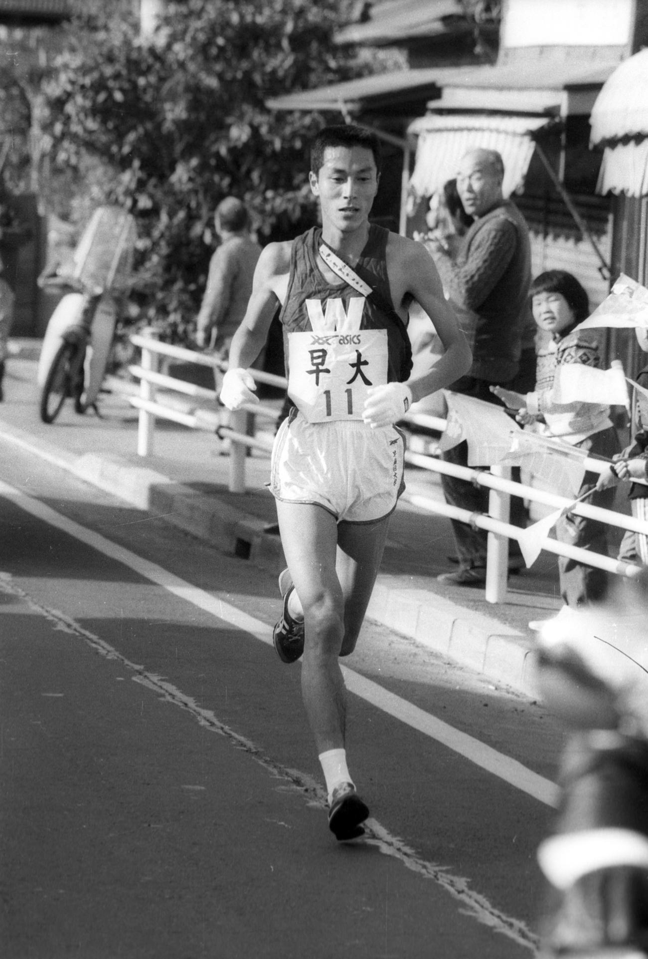 復路7区　親子2代の箱根ランナー、早大・伊藤雅弘（4年、区間1位）　　※父・伊藤文雄は54年法大8区を走り区間1位＝1984年1月3日