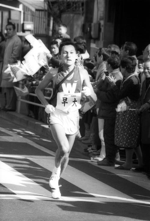 往路4区　2位との差を2分以上に広げる早大・高橋雅哉（3年、区間新1時間2分52秒）＝1984年1月2日