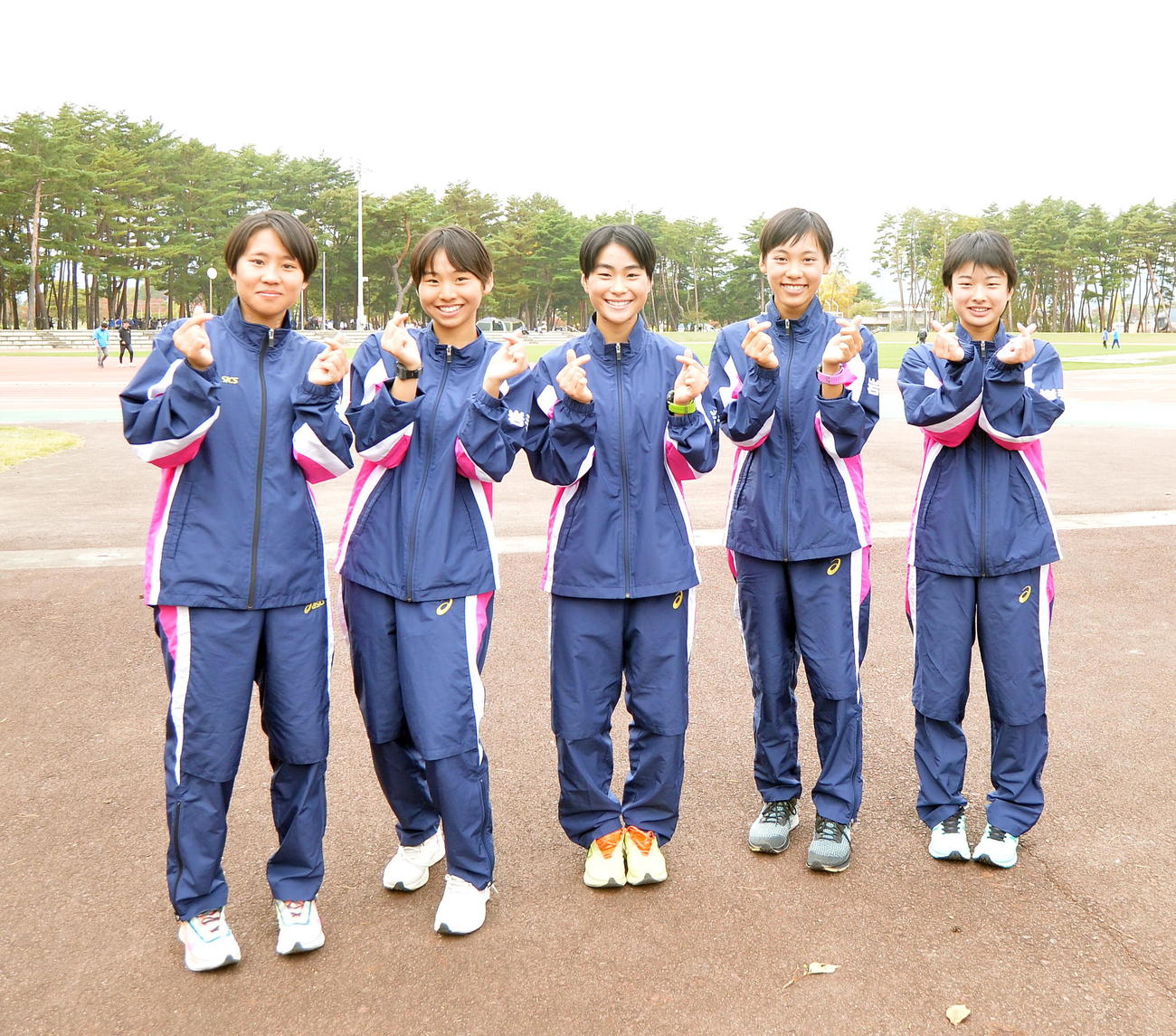 県14連覇を果たした盛岡誠桜女子陸上部の選手たち（撮影・佐藤究）