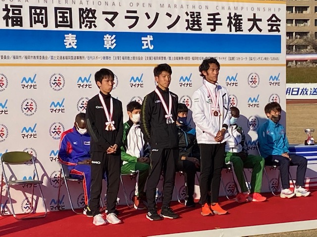 左から1位吉田祐也、2位大塚祥平、3位寺田夏生