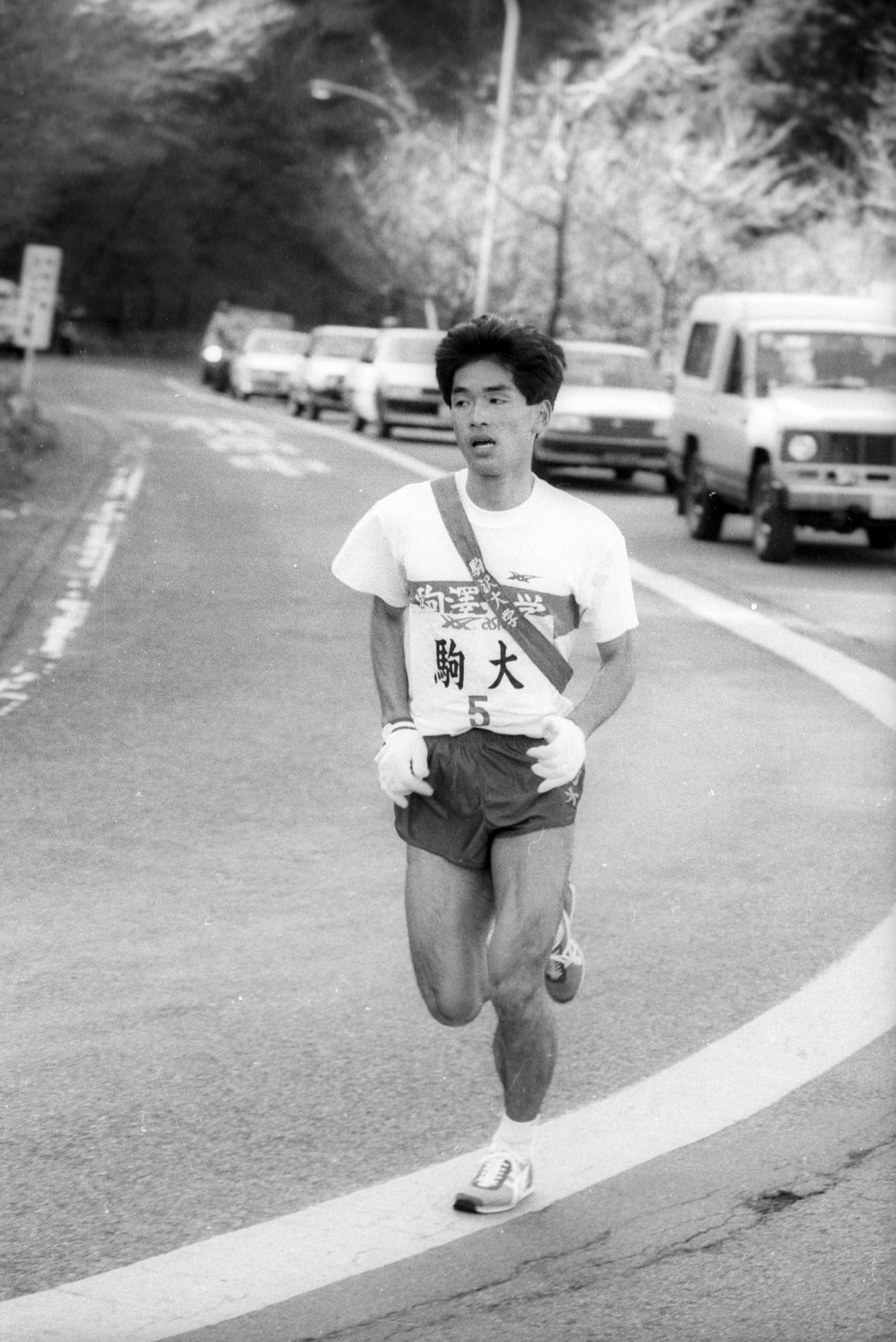 往路5区　駒大・手塚秀雄（4年、区間2位）＝1986年1月2日