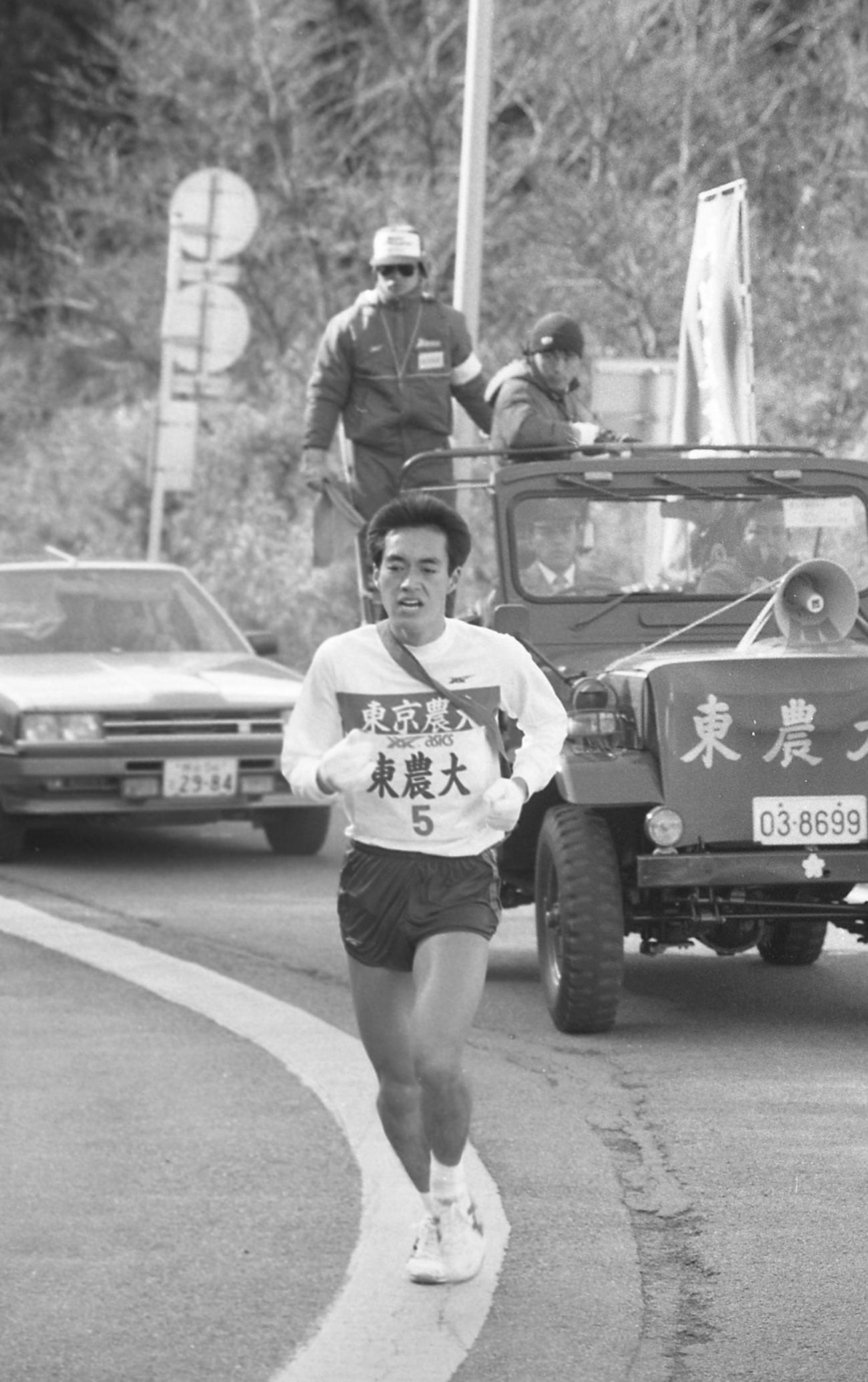 往路5区　東京農大・小指徹（3年、区間3位）＝1986年1月2日