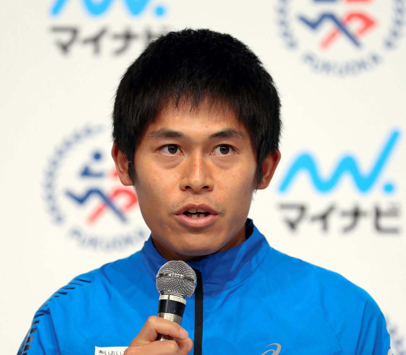 記者会見で質問に答える川内優輝（代表撮影）