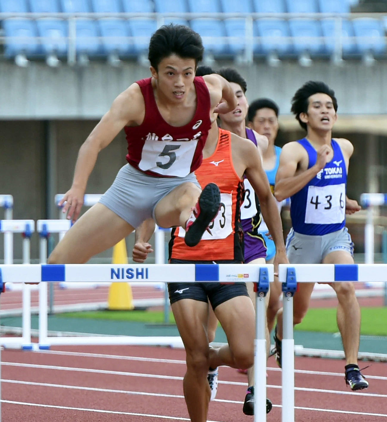 8月23日、宮城県陸上競技選手権の男子400メートル障害を大会新の50秒95で制した仙台一・菅野
