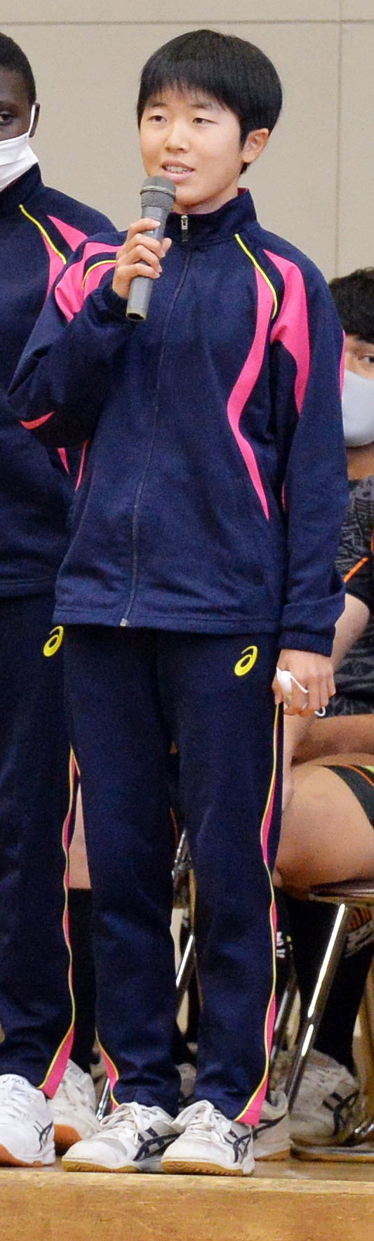 壮行式であいさつする青森山田陸上部女子の多勢（撮影・佐藤究）