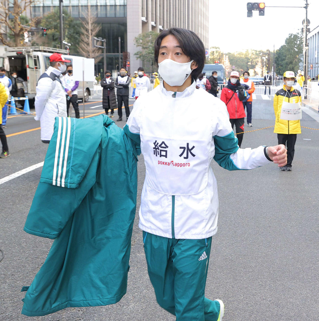 ゴールで待ち構える青学大・神林主将（代表撮影）