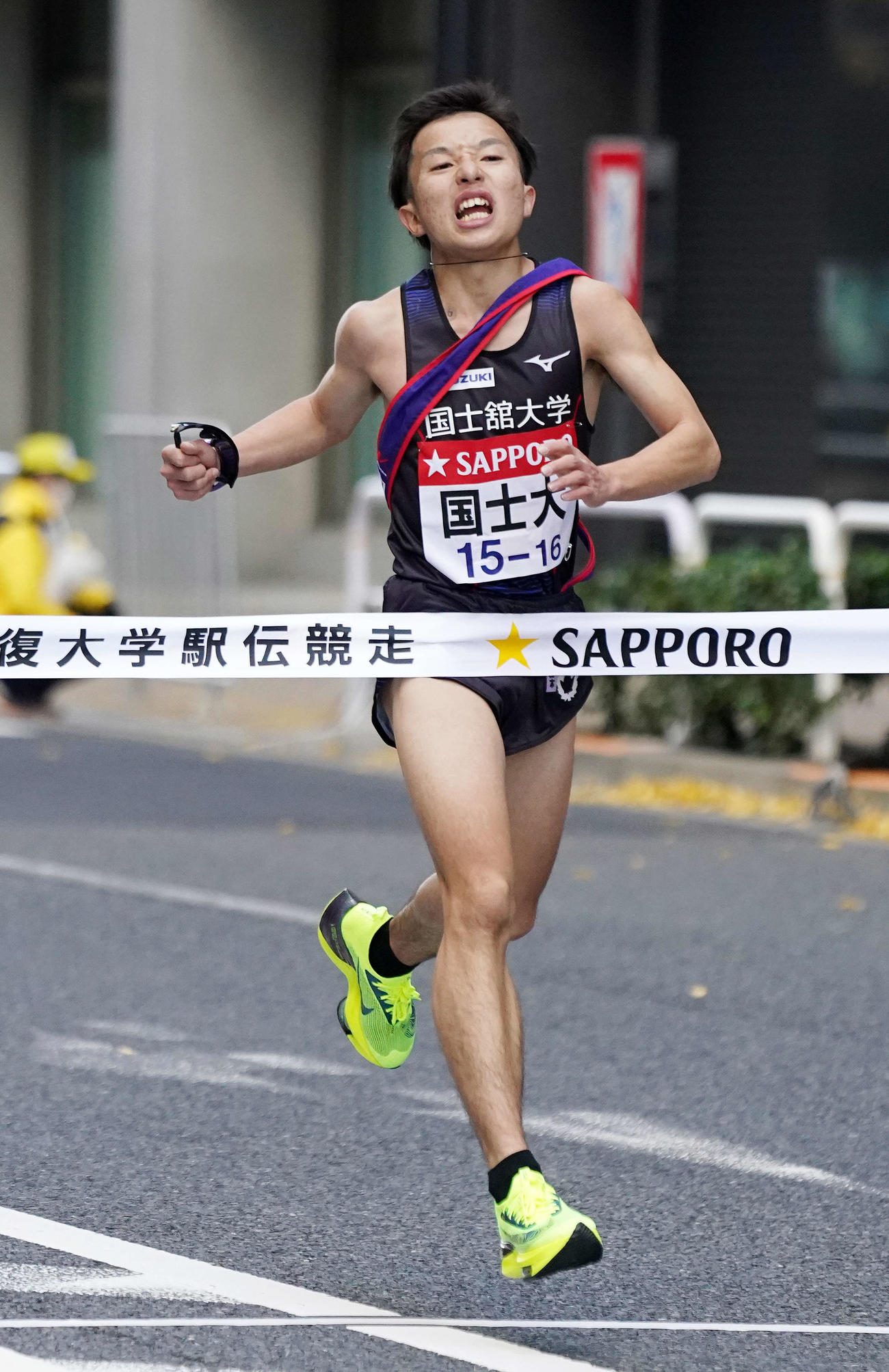 総合18位でゴールする国士舘大10区綱島（撮影・江口和貴）