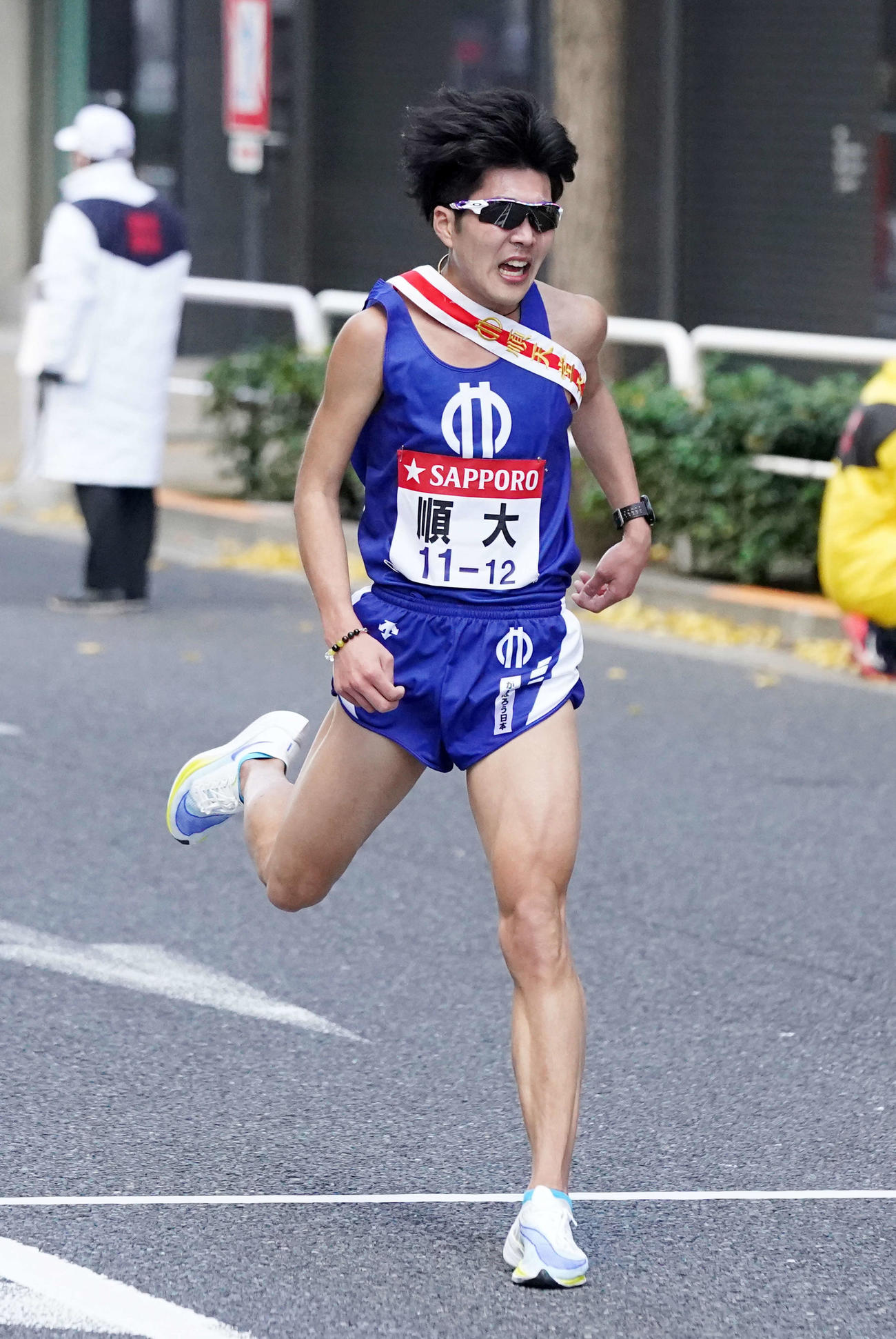 総合7位でゴールする順大10区原田（撮影・江口和貴）