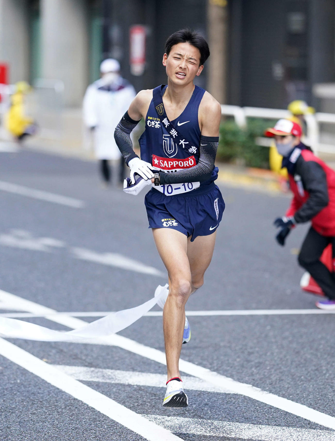 3位でゴールする東洋大10区清野（撮影・江口和貴）