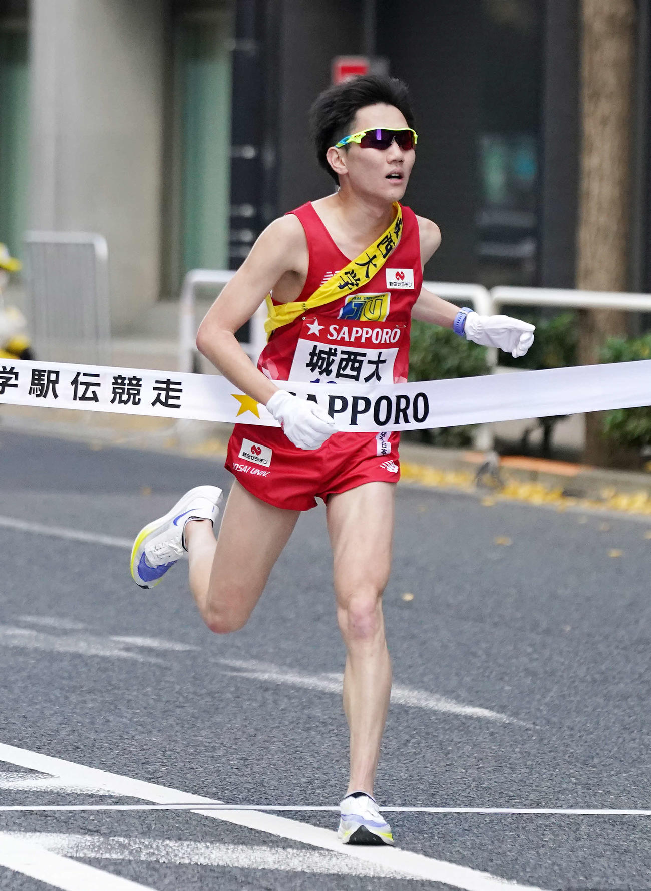 総合16位でゴールする城西大10区雲井（撮影・江口和貴）