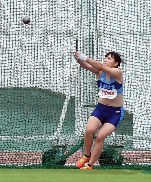 昨年10月4日、東北高校新人陸上のハンマー投げで高校女子初の60メートルスローを記録した弘前実・村上