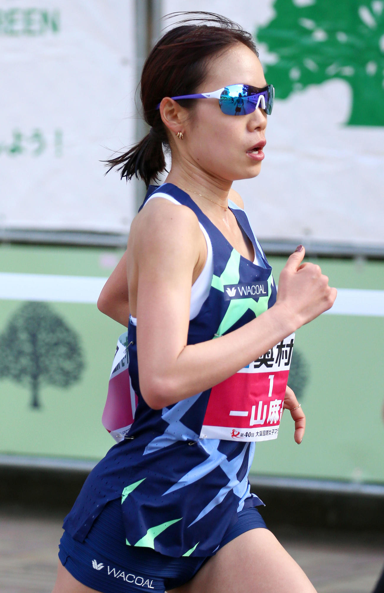 長居公園周回路を走る一山麻緒（撮影・上山淳一）