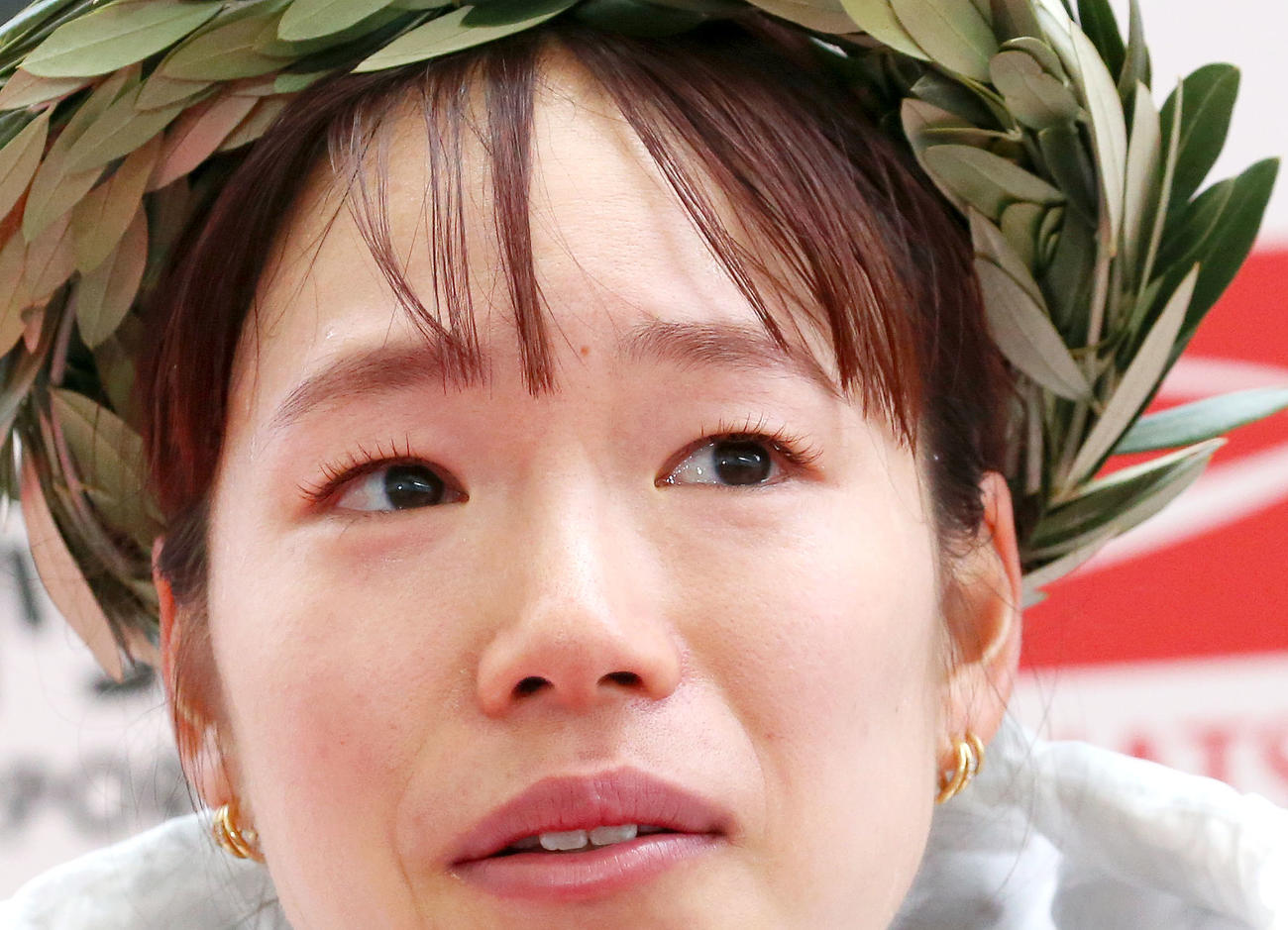 大会新記録で優勝した一山麻緒は目に涙を浮かべる（撮影・上山淳一）