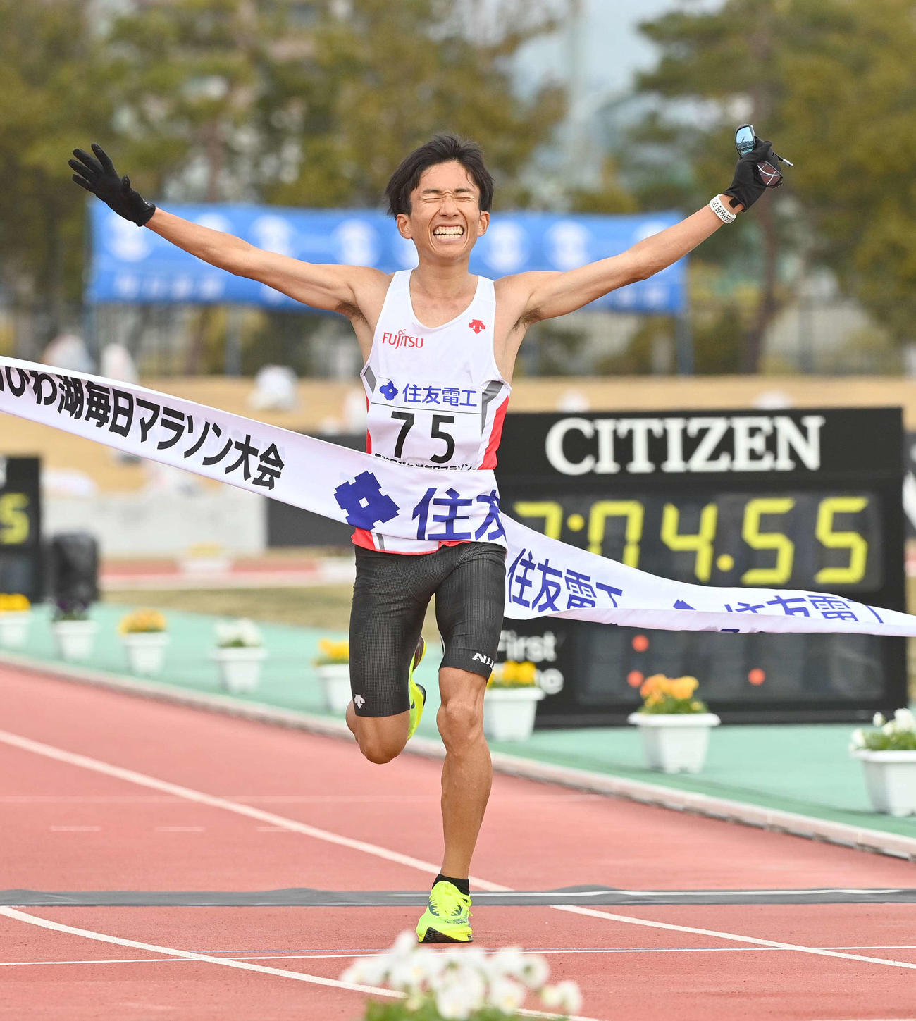 日本新記録をマークし、びわ湖毎日マラソン大会を制した鈴木健吾（撮影・上田博志）