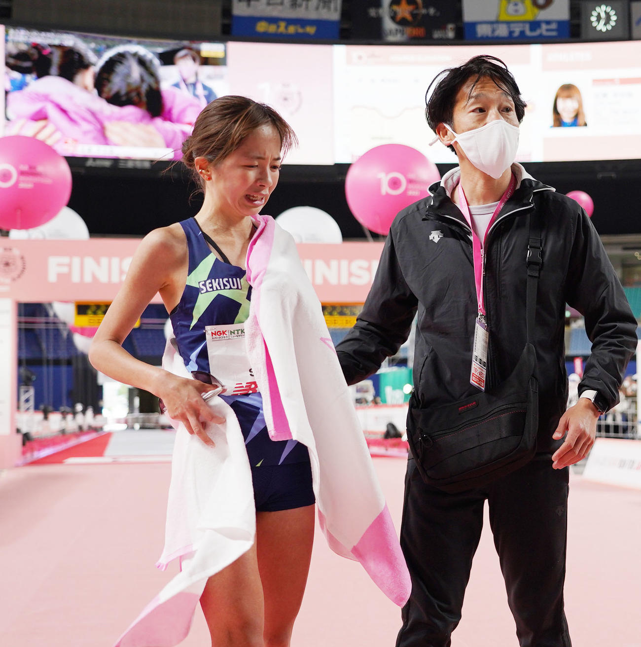 2位でゴールした佐藤早也伽（撮影・森本幸一）