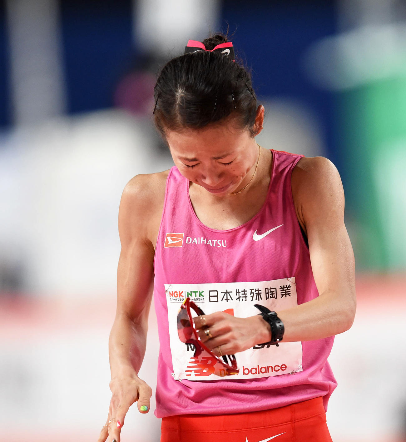 2時間21分51秒の1位でゴールし感極まる松田瑞生（撮影・森本幸一）