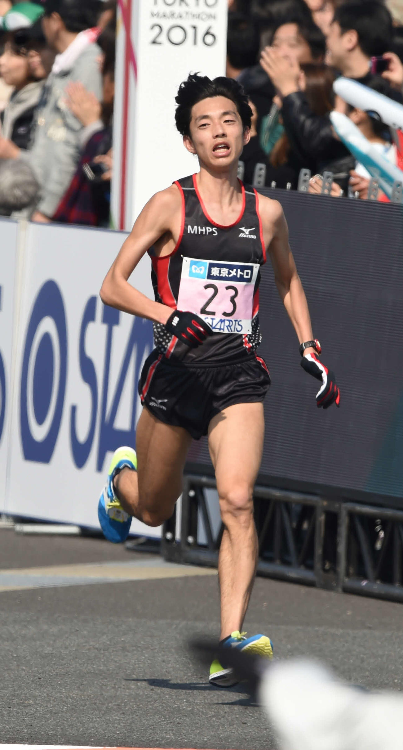 2016年の東京マラソン兼リオデジャネイロ五輪代表選考会でゴールする松村康平