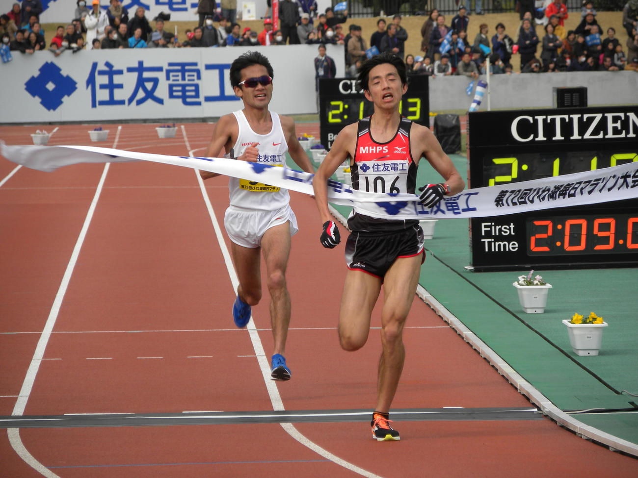 日本人2位のMHPS松村康平（右）と同3位でホンダの石川末広（2017年3月5日撮影）