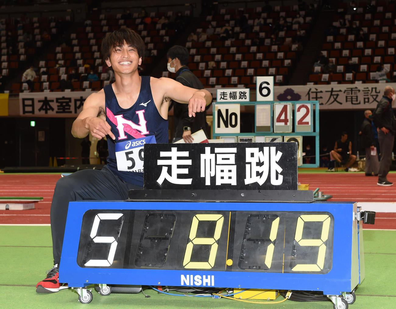 男子走り幅跳び、8メートル19の室内日本新をマークした橋岡優輝（撮影・前岡正明）