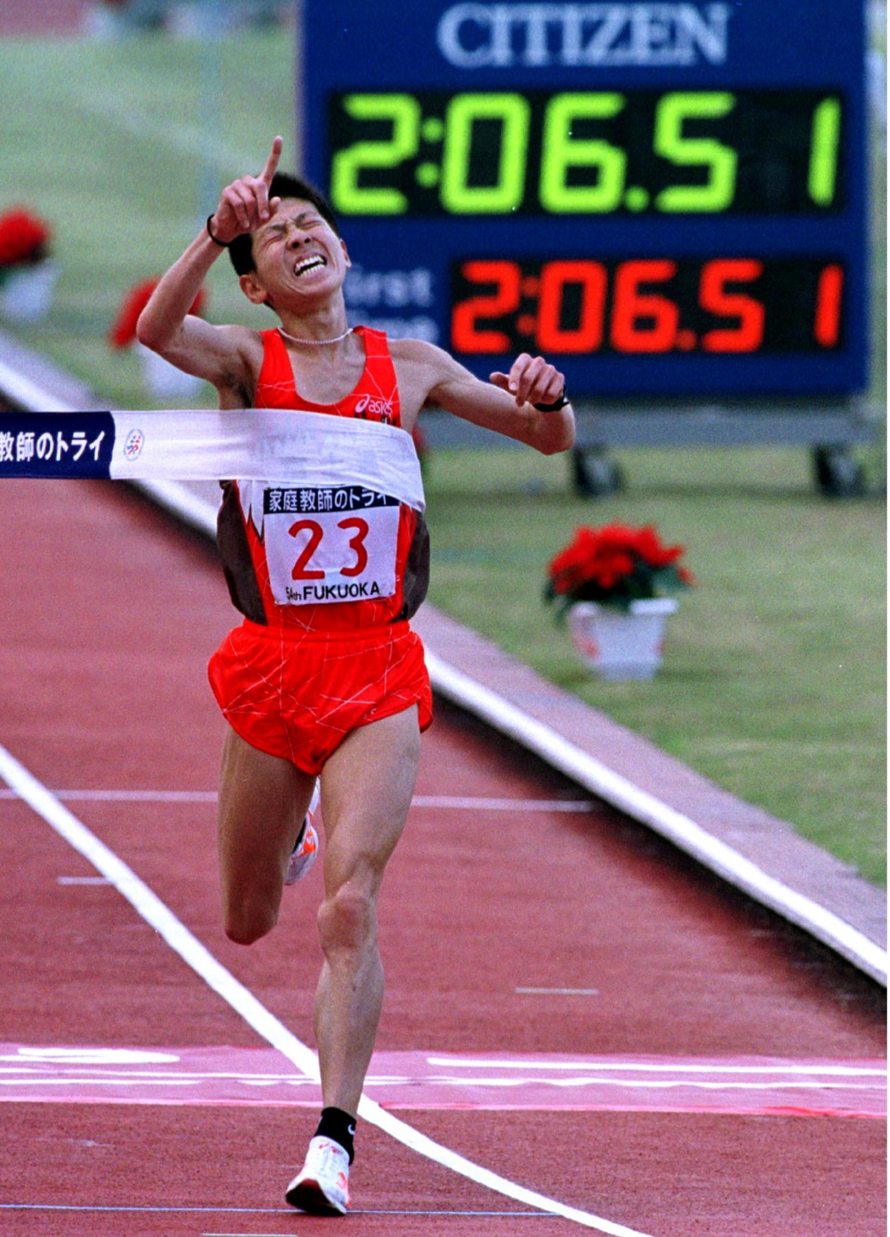00年、2時間6分51秒の日本最高記録で優勝した藤田敦史