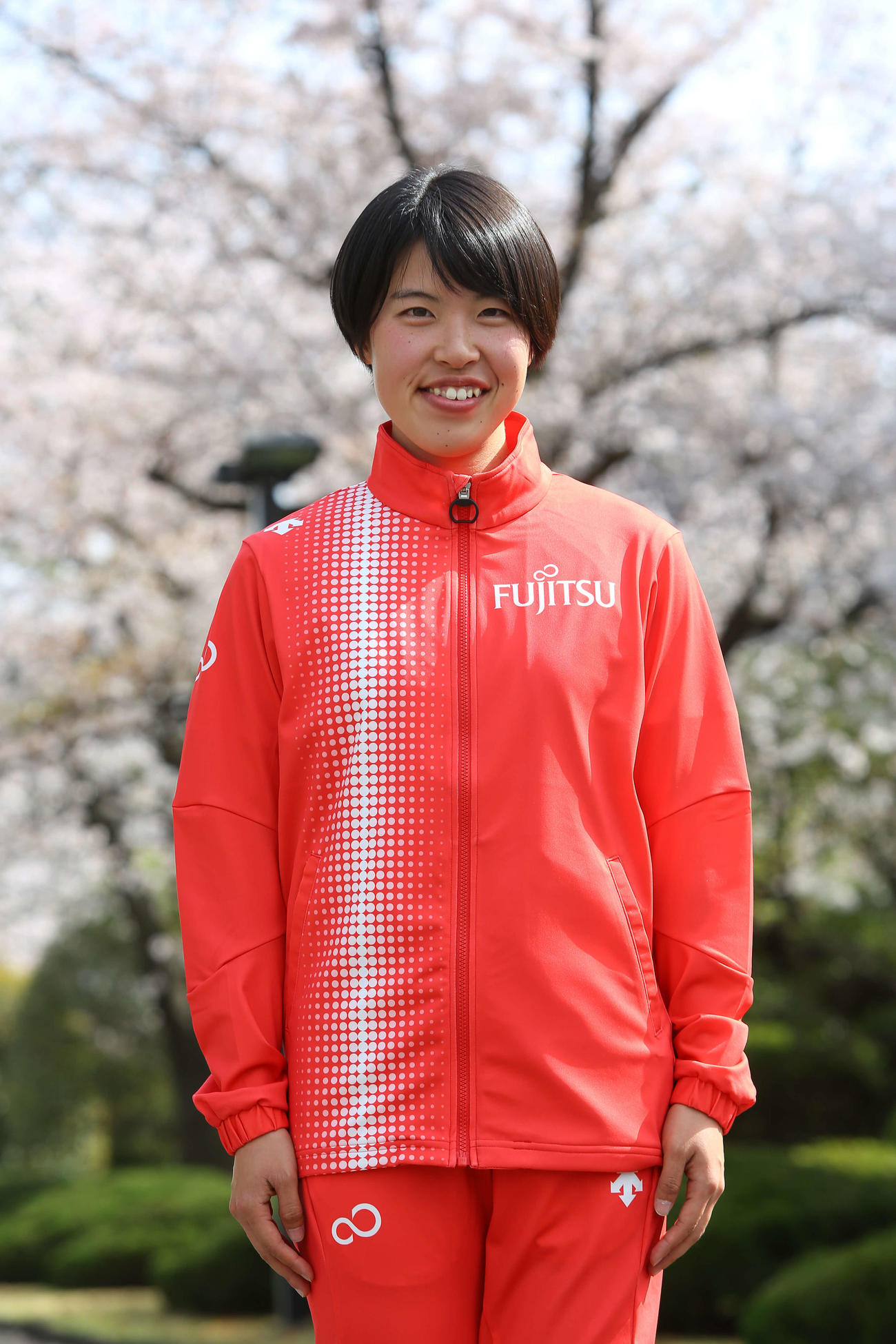富士通のジャージを着て、笑顔の兎沢
