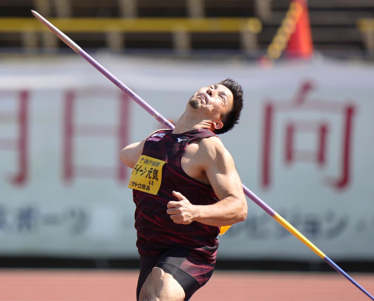 男子やり投げ　76 メートル 86で優勝したディーン元気（共同）