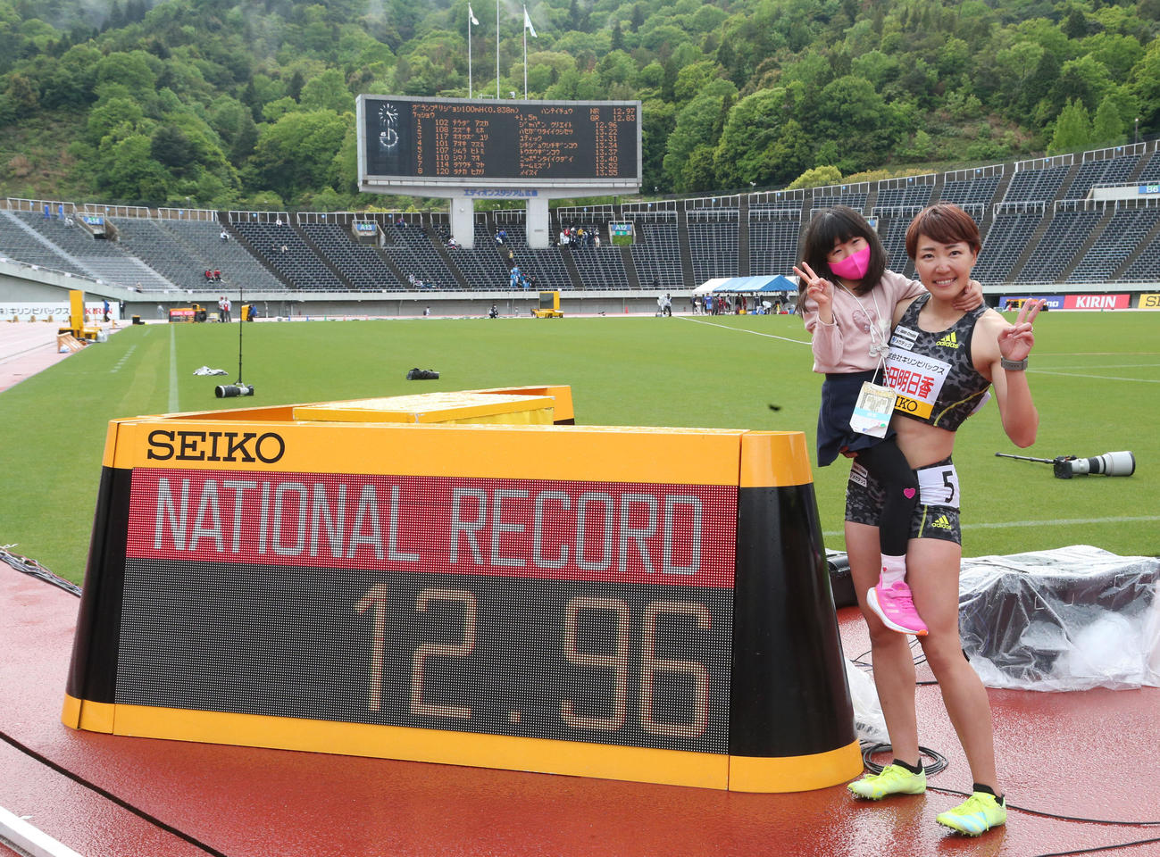 女子100メートルハードル　日本新記録で優勝した寺田明日香は笑顔（撮影・梅根麻紀）