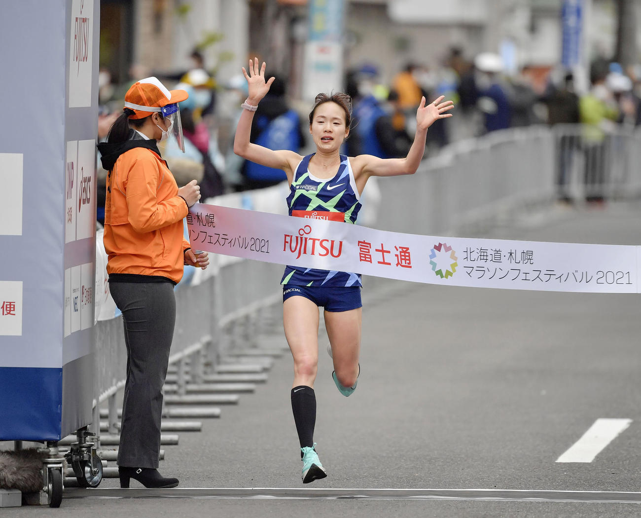 東京五輪のテスト大会となる「札幌チャレンジハーフマラソン」の女子で、1時間8分28秒をマークして優勝した一山（代表撮影）