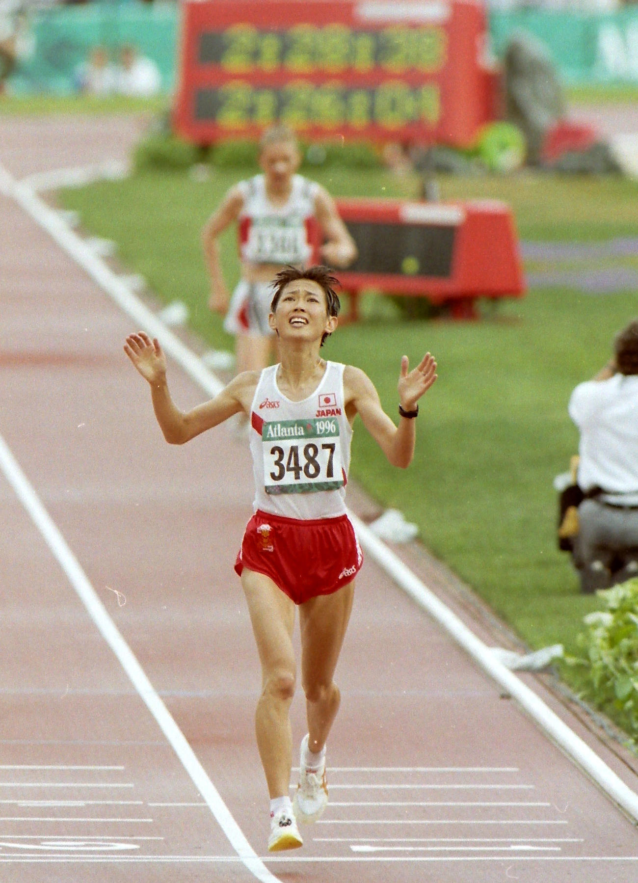 96年アトランタ五輪で３位でゴールする有森裕子＝1996年7月27日
