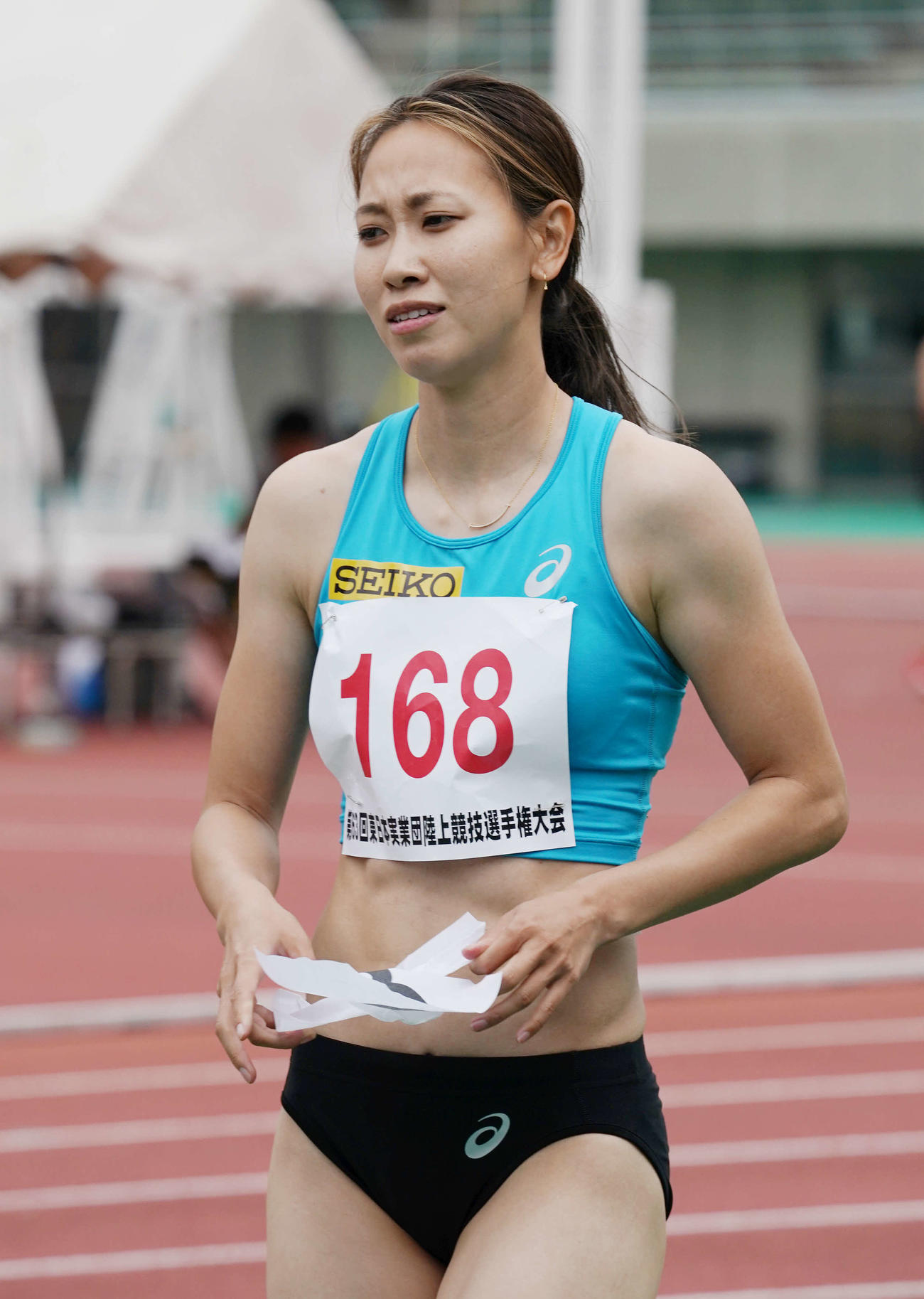 女子100メートル決勝、12秒33の5着となった福島は険しい表情を見せる（撮影・河野匠）