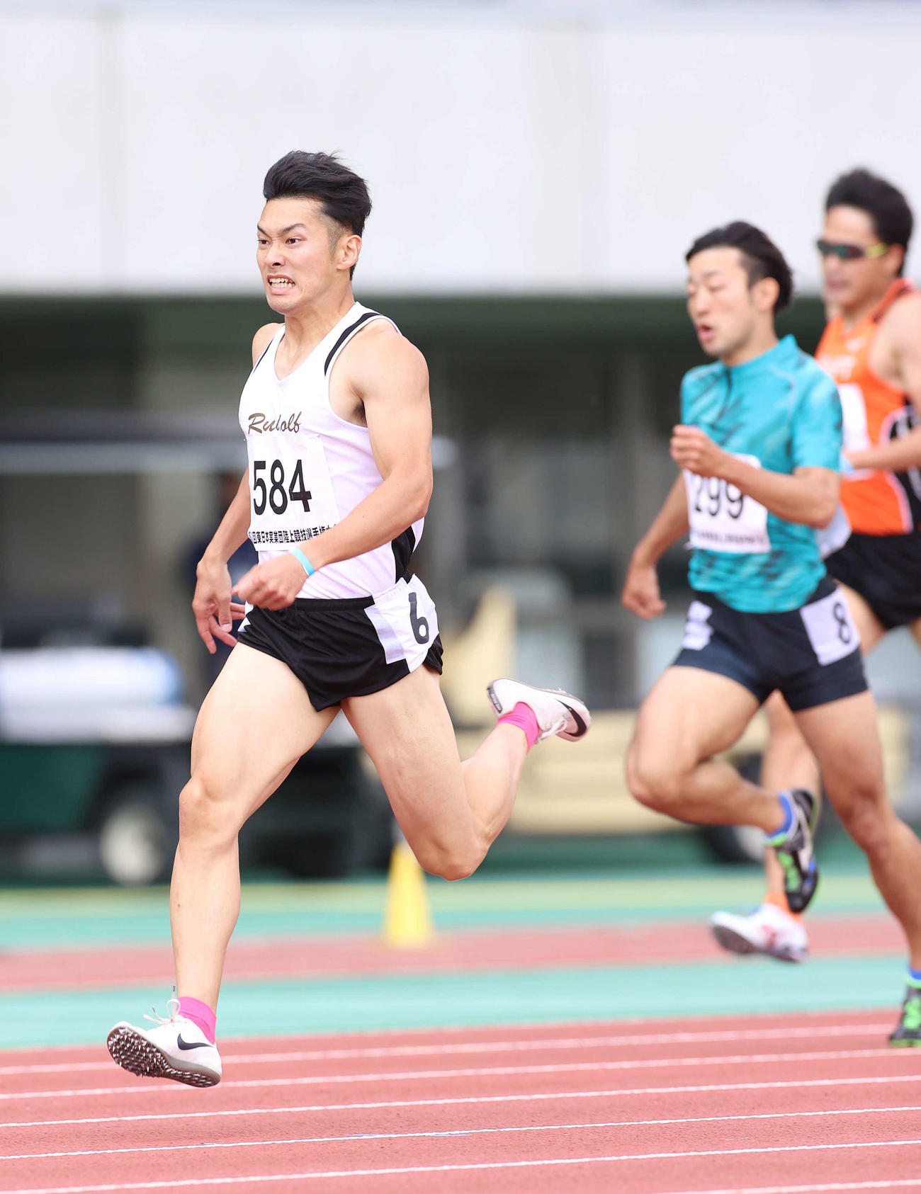 男子400メートルで優勝した山木（左）（撮影・河野匠）