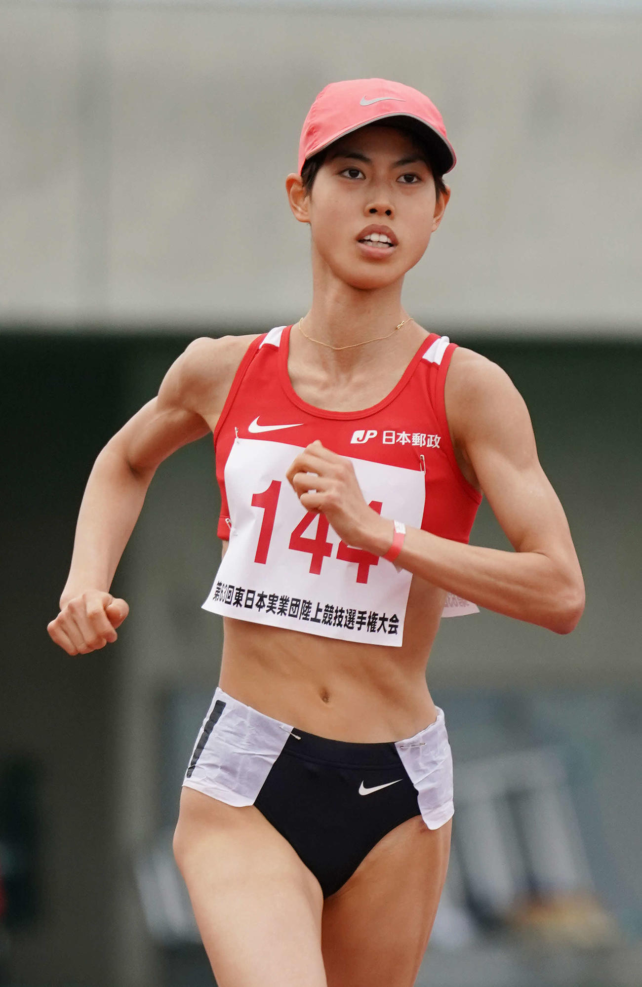 女子3000メートルタイムレース決勝2組、快走する広中（撮影・河野匠）