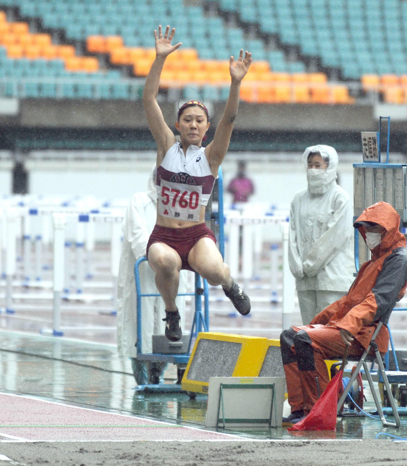今季自己ベストの5メートル87で女子走り幅跳びを制した浜松商の松尾瑚捺（こなつ）