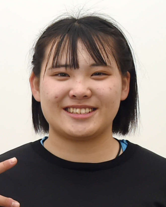 女子ハンマー投げで優勝した村上