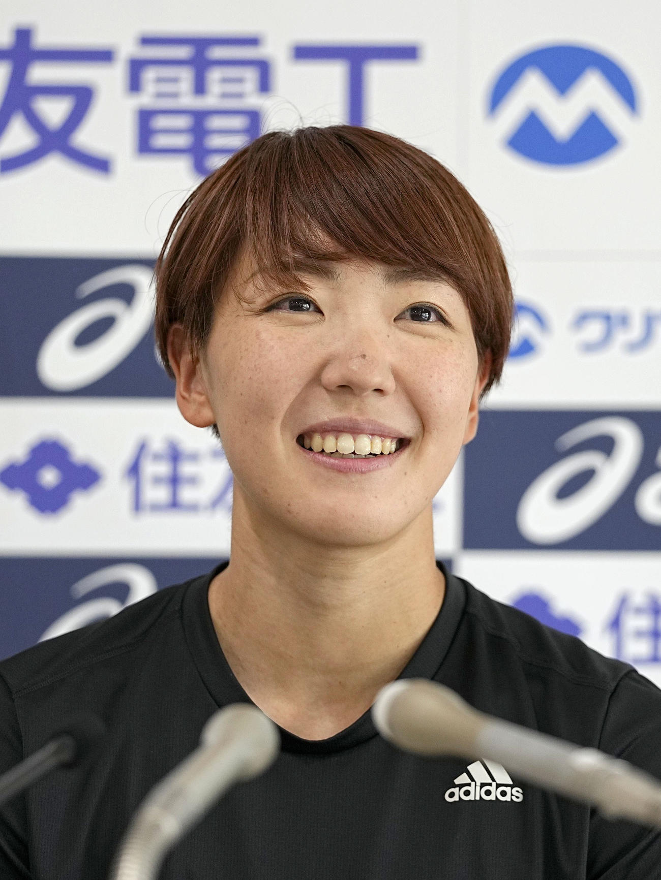 陸上の布勢スプリントを前に記者会見する寺田明日香＝2021年6月5日、鳥取市のヤマタスポーツパーク陸上競技場（代表撮影）