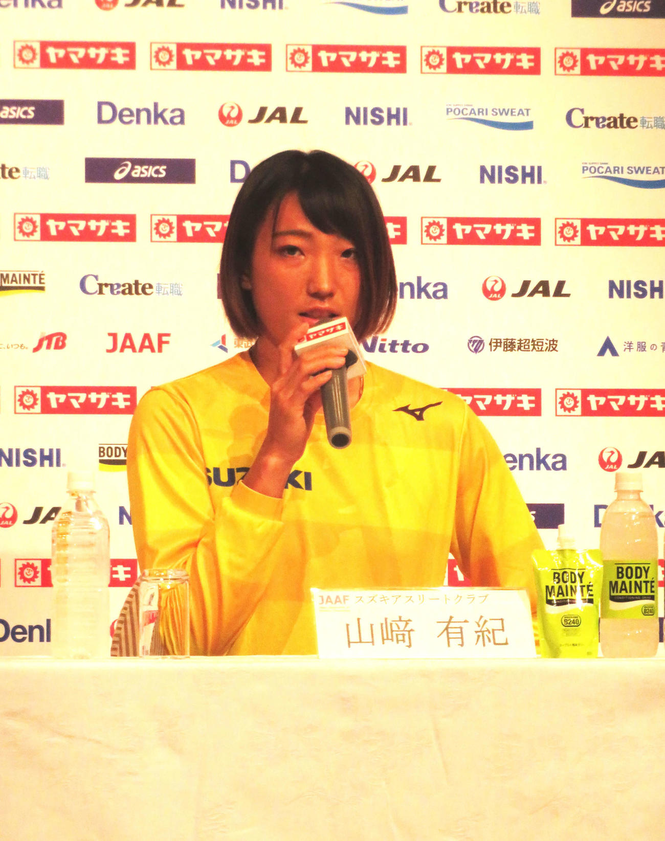 会見に登壇した山崎（撮影・上田悠太）