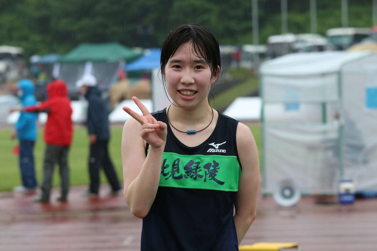 女子5000メートル競歩を道高校新記で制した永井（撮影・山崎純一）