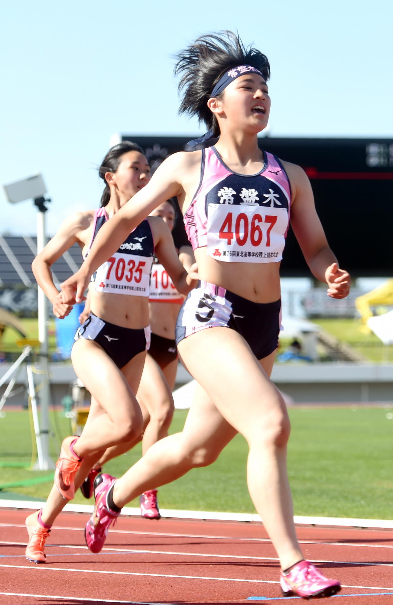 女子100メートルで優勝し400メートルリレーを含む2冠を達成した常盤木学園・佐藤美