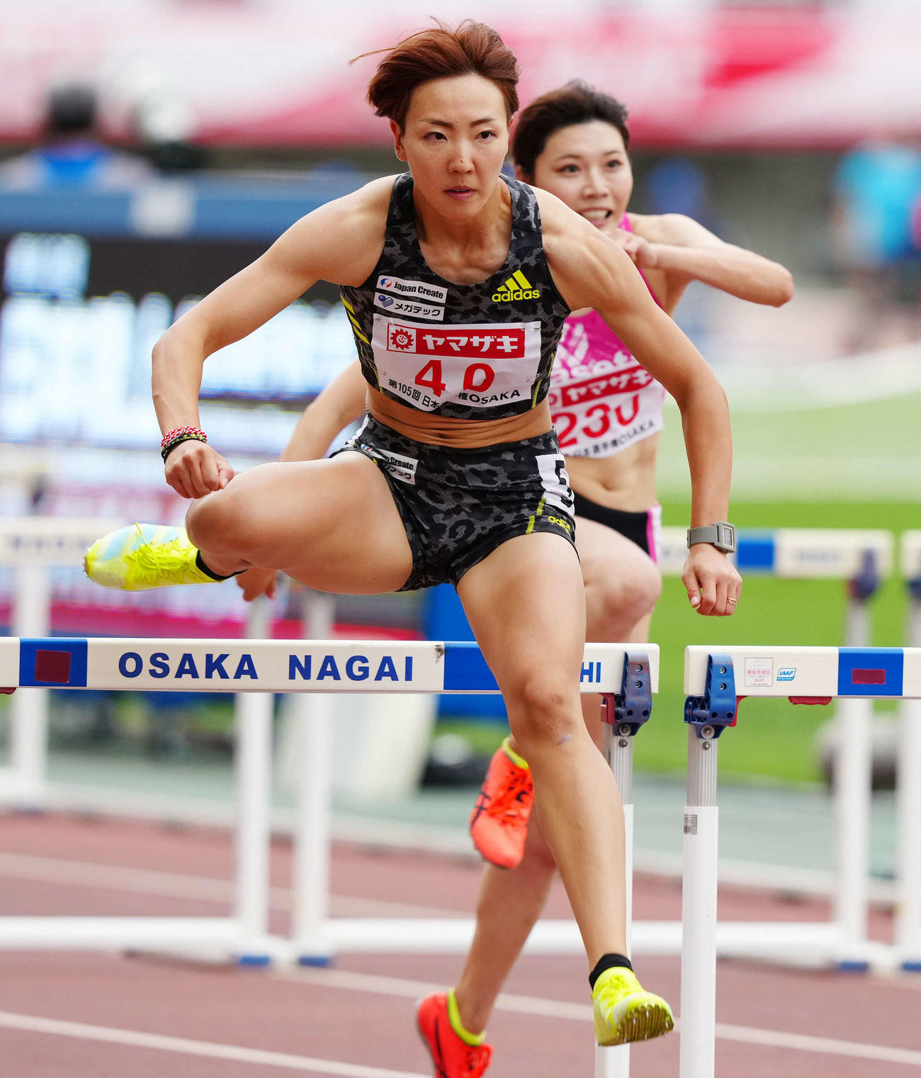 女子100メートル障害予選2組で1着の寺田（撮影・江口和貴）