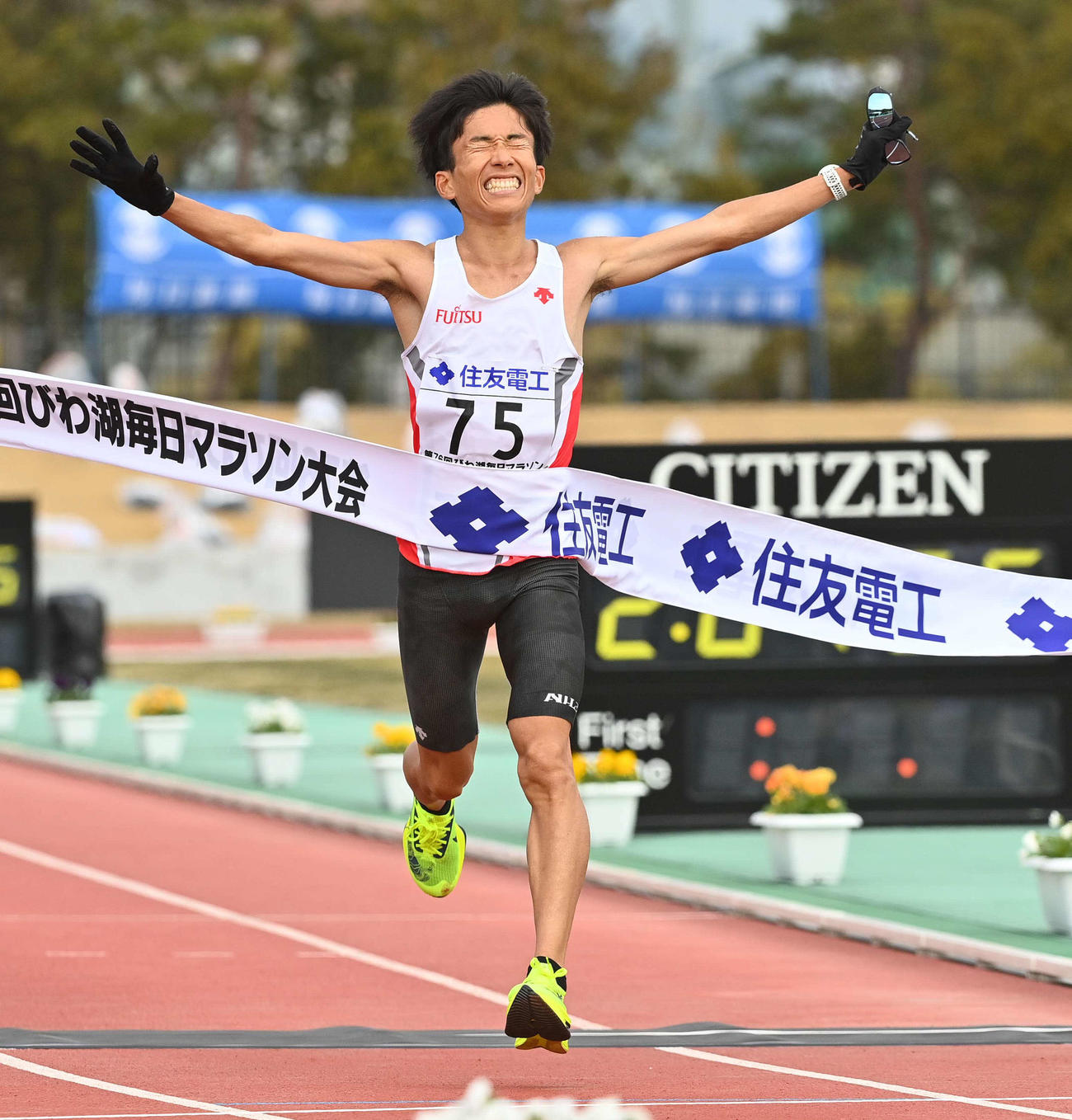 21年2月、第76回びわ湖毎日マラソンで日本新記録で初優勝を果たした鈴木健吾